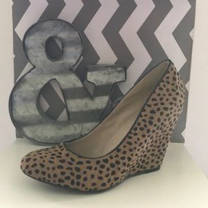 ❤️🎉Host Pick🎉❤️ Banana Republic Leopard Wedge